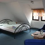 & Zur Linde Hotell