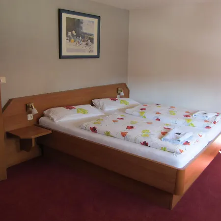 & Zur Linde Hermsdorf (Thuringia)