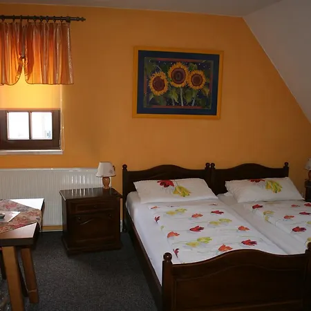 & Zur Linde Hermsdorf (Thuringia)