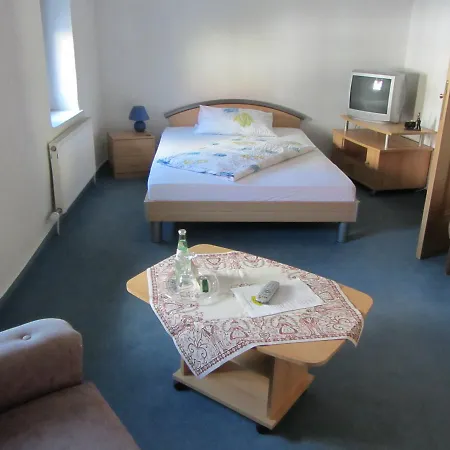 & Zur Linde Hotel Hermsdorf (Thuringia)