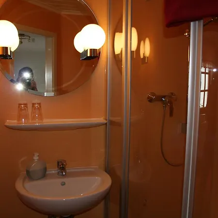 Hotel & Zur Linde Hermsdorf (Thuringia)