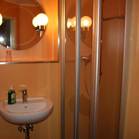 Hotel & Zur Linde Hermsdorf (Thuringia)