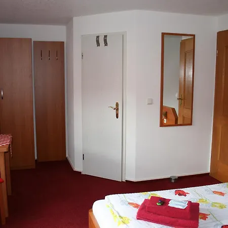 Hotel & Zur Linde 3*