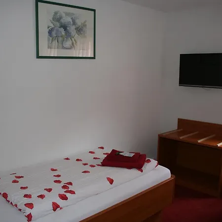 Ξενοδοχείο & Zur Linde 3*