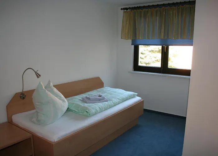 & Zur Linde Otel Hermsdorf (Thuringia)