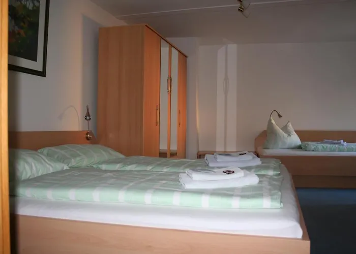 & Zur Linde Hermsdorf (Thuringia)