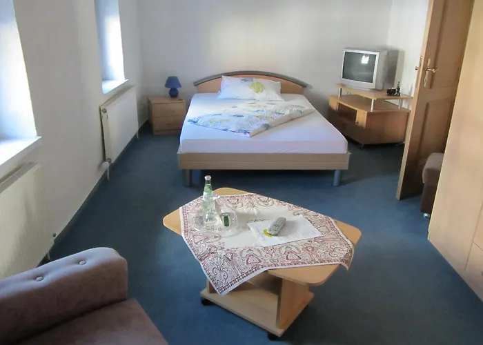 & Zur Linde Otel Hermsdorf (Thuringia)