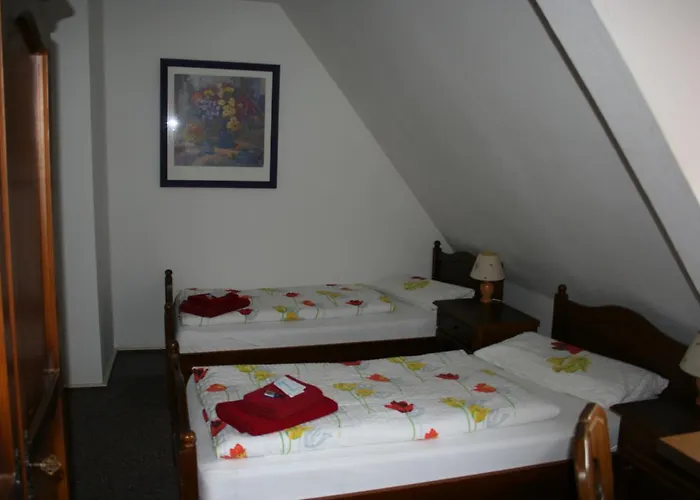 & Zur Linde Hermsdorf (Thuringia)