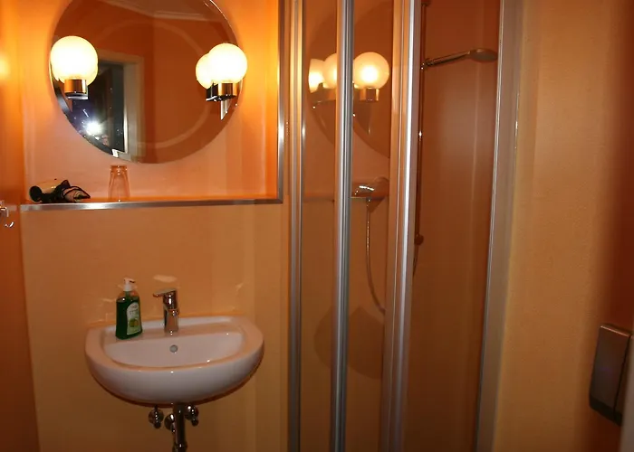 Otel & Zur Linde Hermsdorf (Thuringia)