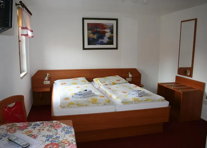 & Zur Linde 3* Hermsdorf (Thuringia)